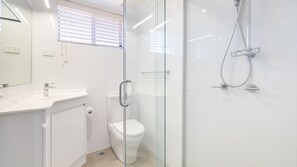 Shower - Shoal Towers, 6 -11 Shoal Bay Rd -  Air Conditiong - Wifi - Stunning water views & perfect location (Shoal Bay)