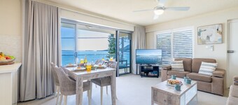 Shoal Towers, 6 -11 Shoal Bay Rd - Air Conditiong - Wifi - Stunning water views & perfect location