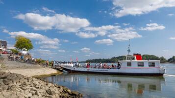 Beach nearby, sun loungers