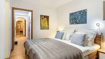 1 bedroom, in-room safe, iron/ironing board, free WiFi