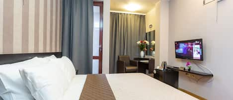 Deluxe Double Room | Minibar, in-room safe, desk, soundproofing