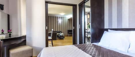 Apartamento | Frigobar, cofres nos quartos, escrivaninha, quartos à prova de som