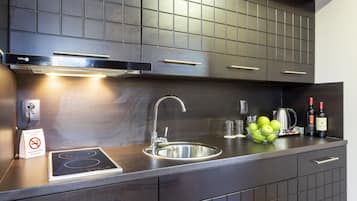 Apartment | Eigene Kochnische | Kühlschrank, Mikrowelle, Ofen, Herdplatte
