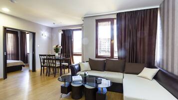 Apartment | Living room | Flat-screen TV