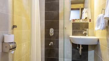 Family Apartment | Bathroom | Shower, free toiletries, slippers, towels