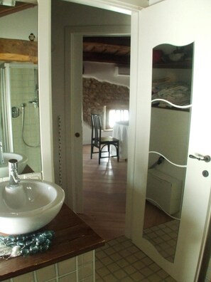 Shower, free toiletries, hair dryer, bidet - Casa Fiorina (Miane)