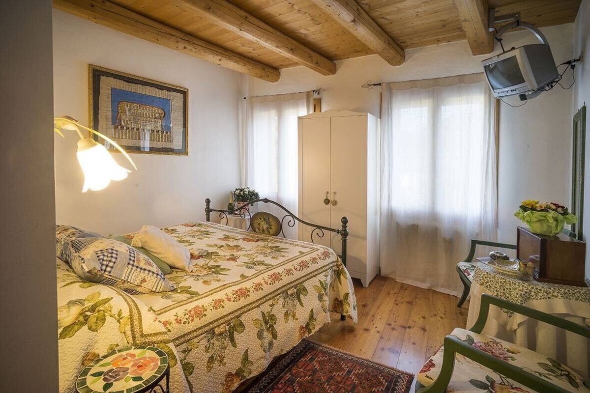 Economy Double Room | Soundproofing, free WiFi, bed sheets
