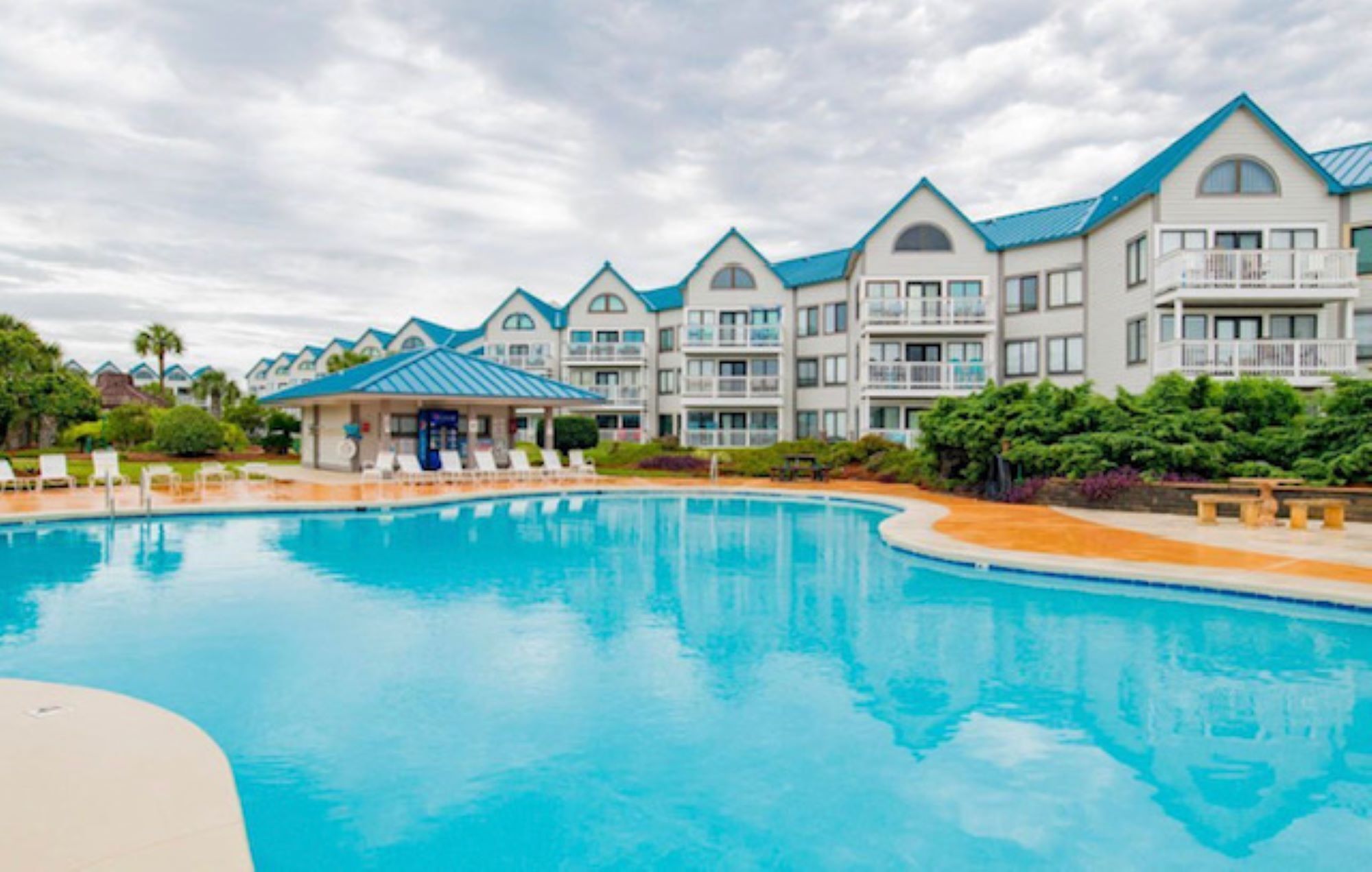 FALL FLASH SALE-Comfortable Condo - Beach Front Resort with Lots of Amenities 
