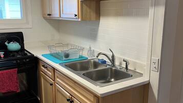 Kylskåp, mikrovågsugn, ugn och spishäll