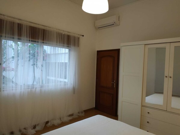 4 bedrooms, WiFi, bed sheets - Algarve House in Tavira (Tavira)