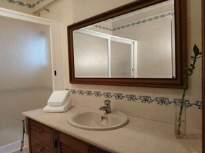 Combined shower/tub, bidet, towels, toilet paper - Algarve House in Tavira (Tavira)