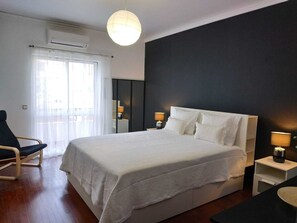 4 bedrooms, WiFi, bed sheets - Algarve House in Tavira (Tavira)