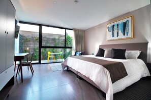 Comfort Studio, 1 Bedroom, Patio | Down comforters, in-room safe, desk, laptop workspace - Arboleda 5 (Silao)