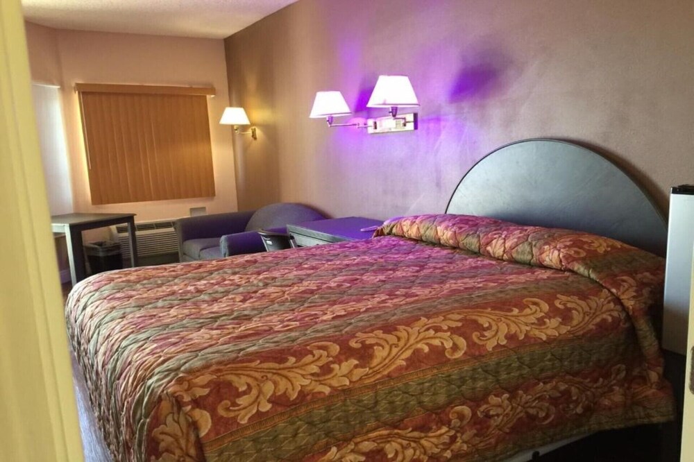 Standard Room - 1 King Bed