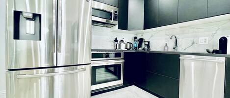 Réfrigérateur, micro-ondes, four, lave-vaisselle