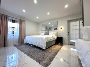 6 室のベッドルーム、デスク、アイロン / アイロン台、WiFi