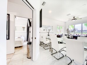 4 bedrooms, iron/ironing board, WiFi, bed sheets