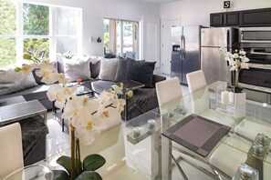Interior - PgaVillageResort by AmericanVacationLiving 7 Room (Port Saint Lucie)