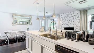 Réfrigérateur, micro-ondes, four, lave-vaisselle