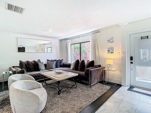 TV, fireplace, video game console, Netflix