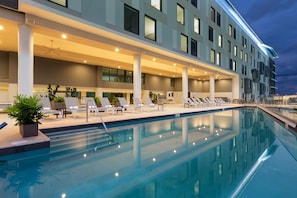 Outdoor pool - Aloft by Marriott San Juan (San Juan)