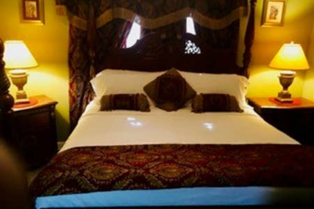 2 BEDROOM LARGE SPACIOUS LUXURY APARTMENT UNIT B SLEEP 6