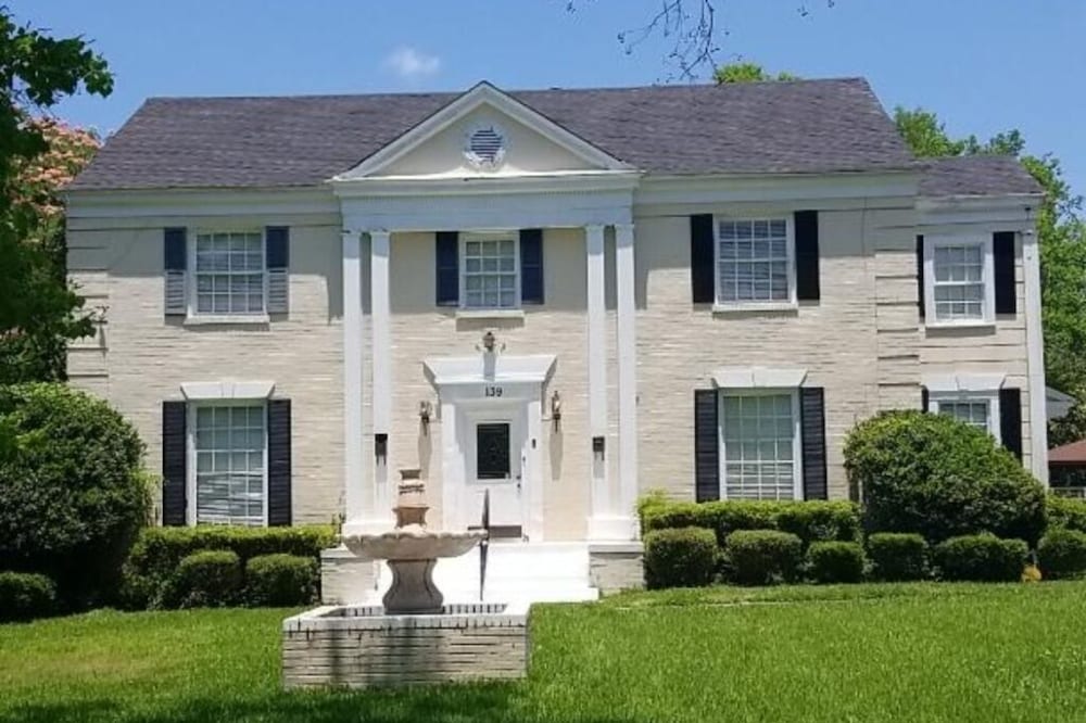 2 BEDROOM LARGE SPACIOUS LUXURY APARTMENT UNIT B SLEEP 6