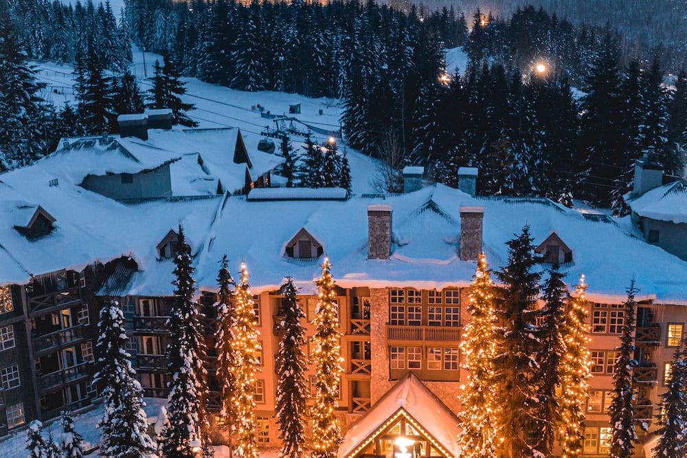 Blackcomb Springs Suites by CLIQUE