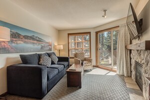 Suite, 1 Bedroom, Kitchen, Slope side | View from room