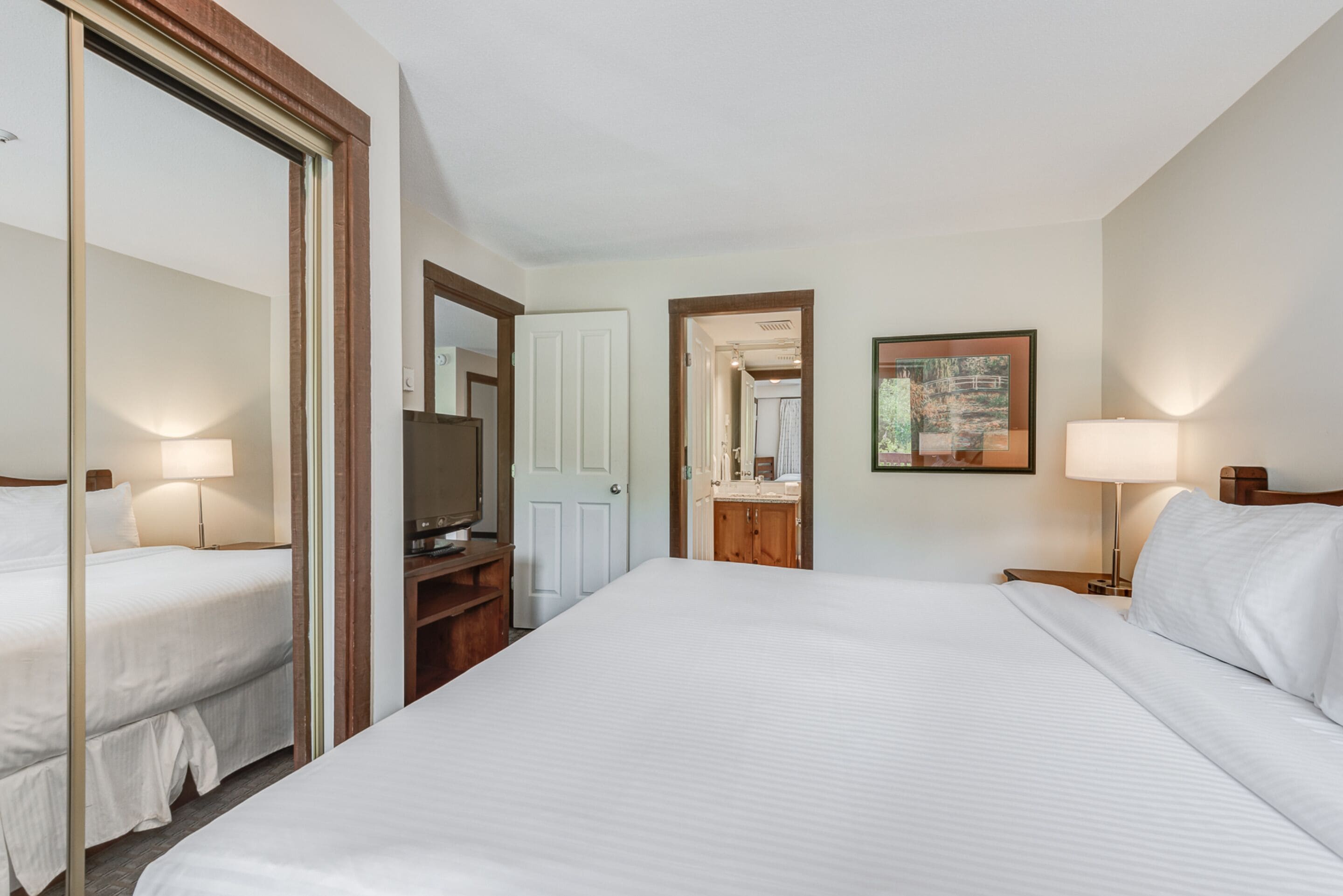 Family Suite, 2 Bedrooms, Kitchen | Premium bedding, blackout curtains, iron/ironing board, free WiFi