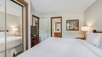 Family Suite, 2 Bedrooms, Kitchen | 1 bedroom, Egyptian cotton sheets, premium bedding, blackout drapes