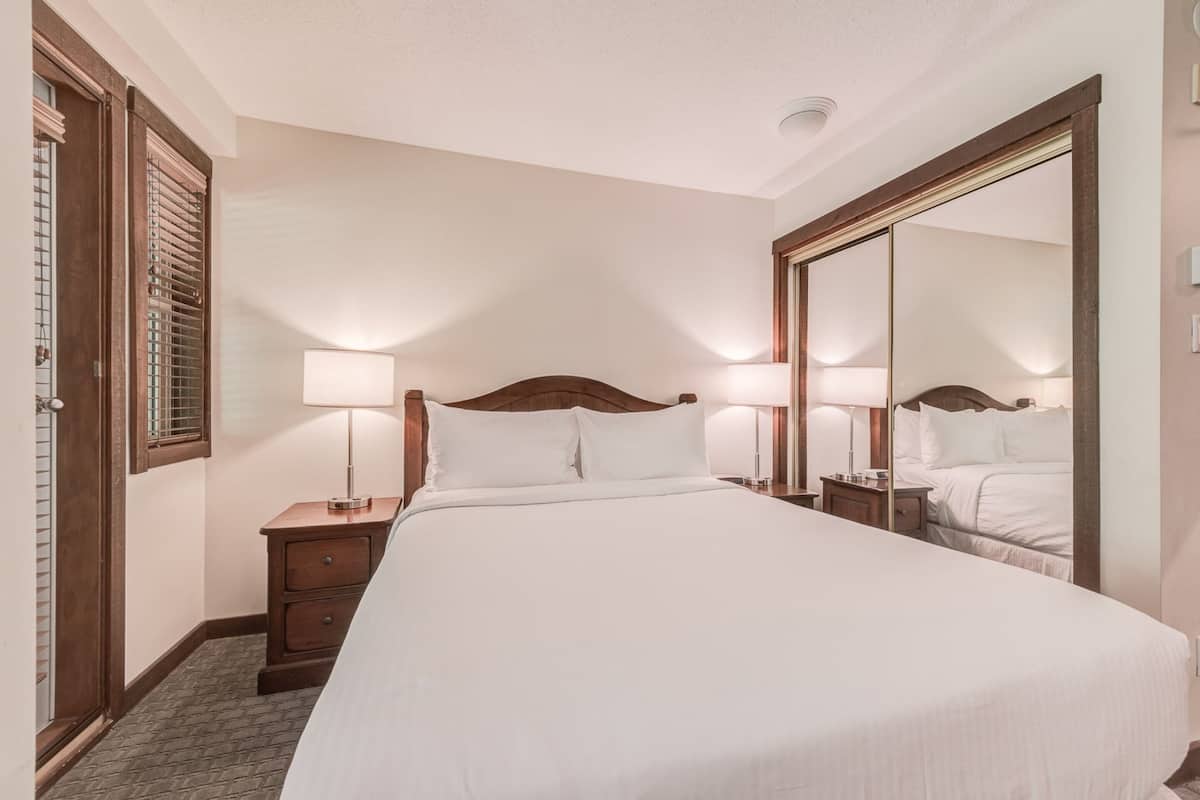 Premium bedding, blackout drapes, iron/ironing board, free WiFi