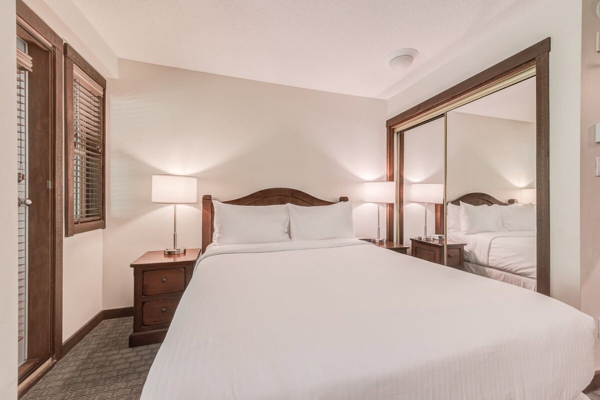 Premium bedding, blackout curtains, iron/ironing board, free WiFi