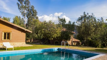 Kolam renang outdoor