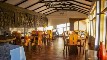 Family Bungalow, 3 Bedrooms | Shared kitchen facilities | Full-sized fridge, microwave, dishwasher, cookware/dishes/utensils