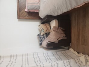 WiFi, bed sheets