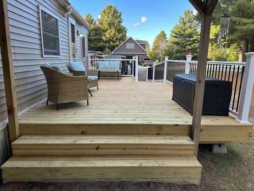 KAIKKI VUODEN KAUPPA Kävelymatkan päässä Missaukee-järvestä, moottorikelkkareitin käytöstä