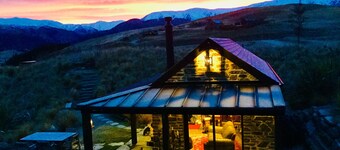HawkRidge Chalet - Honeymooners Chalet Spa Pool & Uninterrupted mountain views