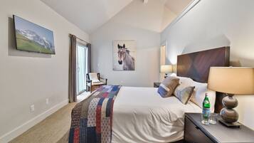 3 kamar tidur, setrika/meja setrika, Wi-Fi gratis, dan seprai linen