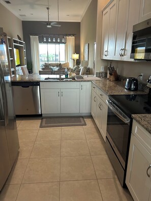 Fridge, microwave, oven, stovetop - Vacation condo in Naples, Florida. Professionally decorated. (Naples)