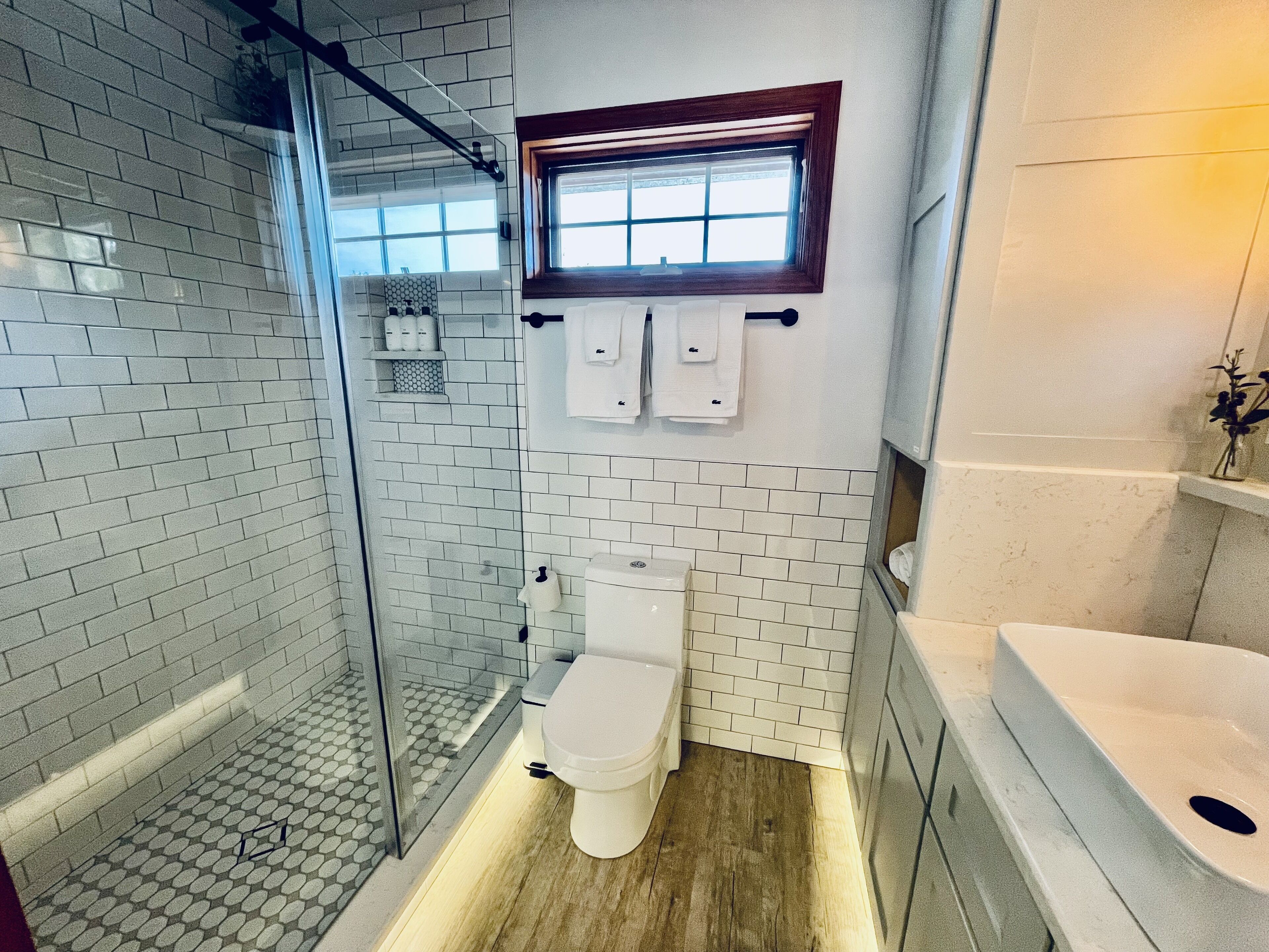 Newly Remodeled Red Barn, Mountain Views Near Asheville