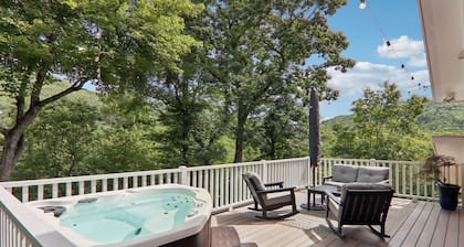 Red Barn Escape: Hot Tub, Fire Pit, Grill - Mountain Views Near Asheville!