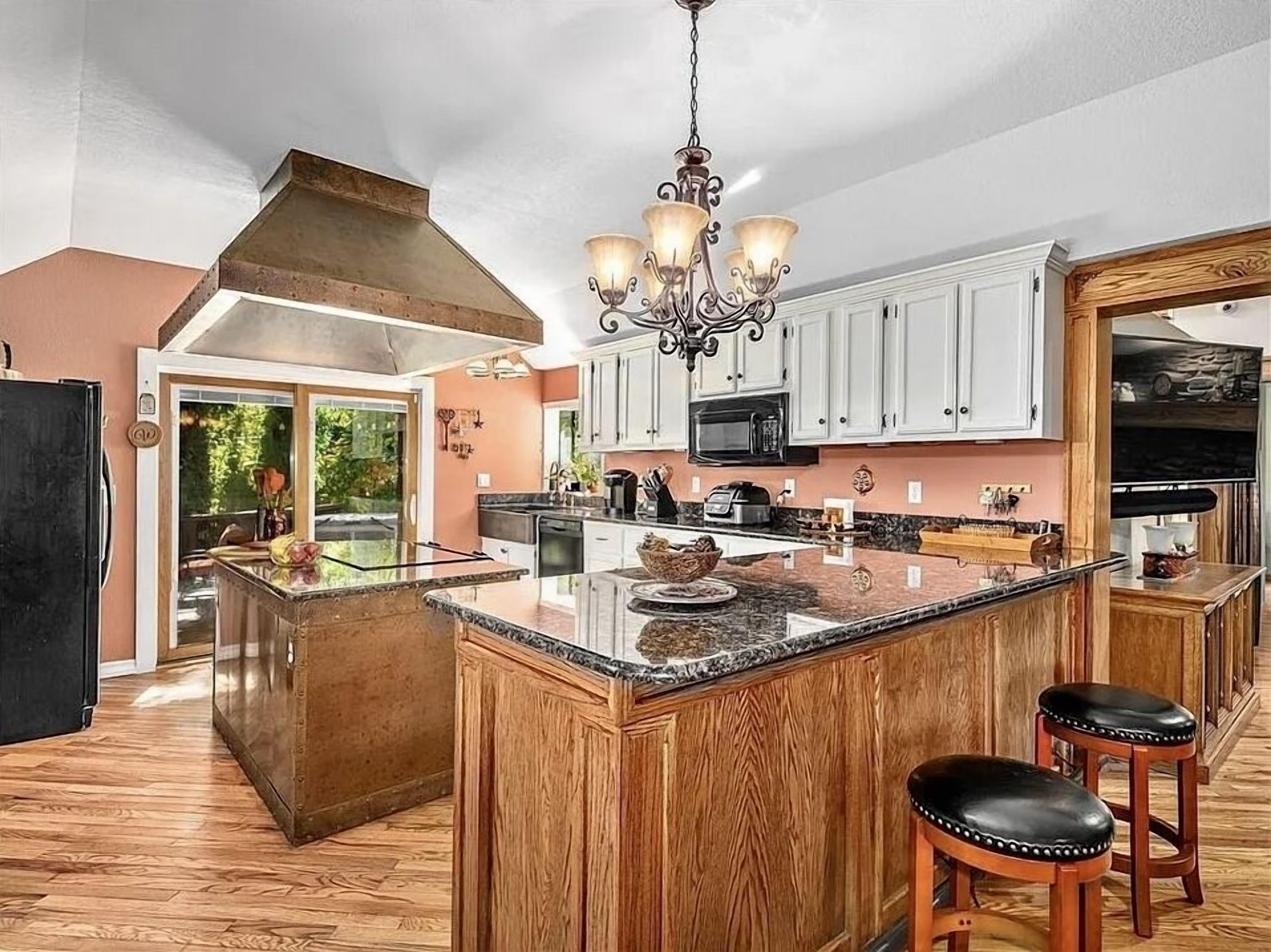 Pisgah Mountain Cottage - Retreat-Mountain Views-Hot tub-Pet Freindly