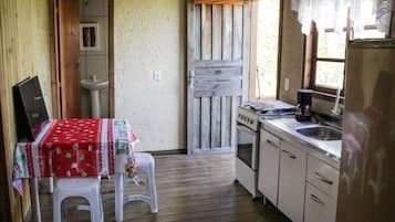 Cabin (2 quartos) | Private kitchen | Fridge, oven, cookware/dishes/utensils