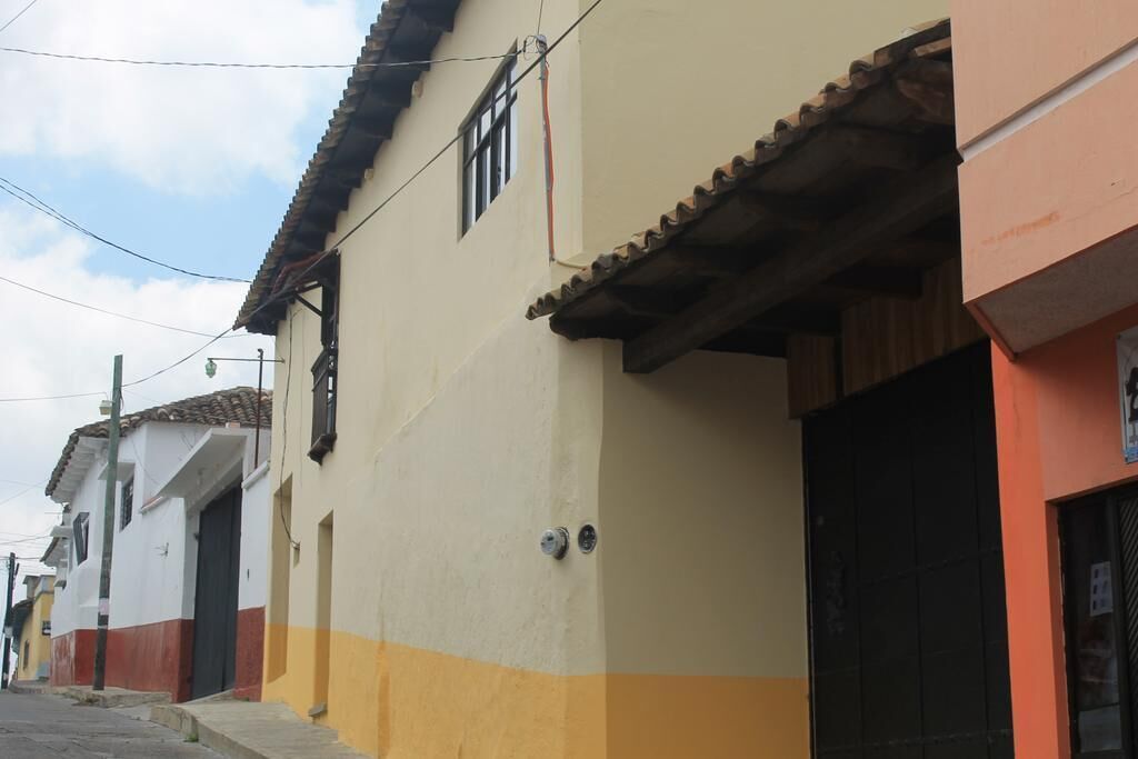 Vista frontal de la propiedad