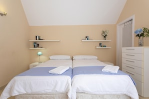 2 chambres, fer et planche Ă repasser
