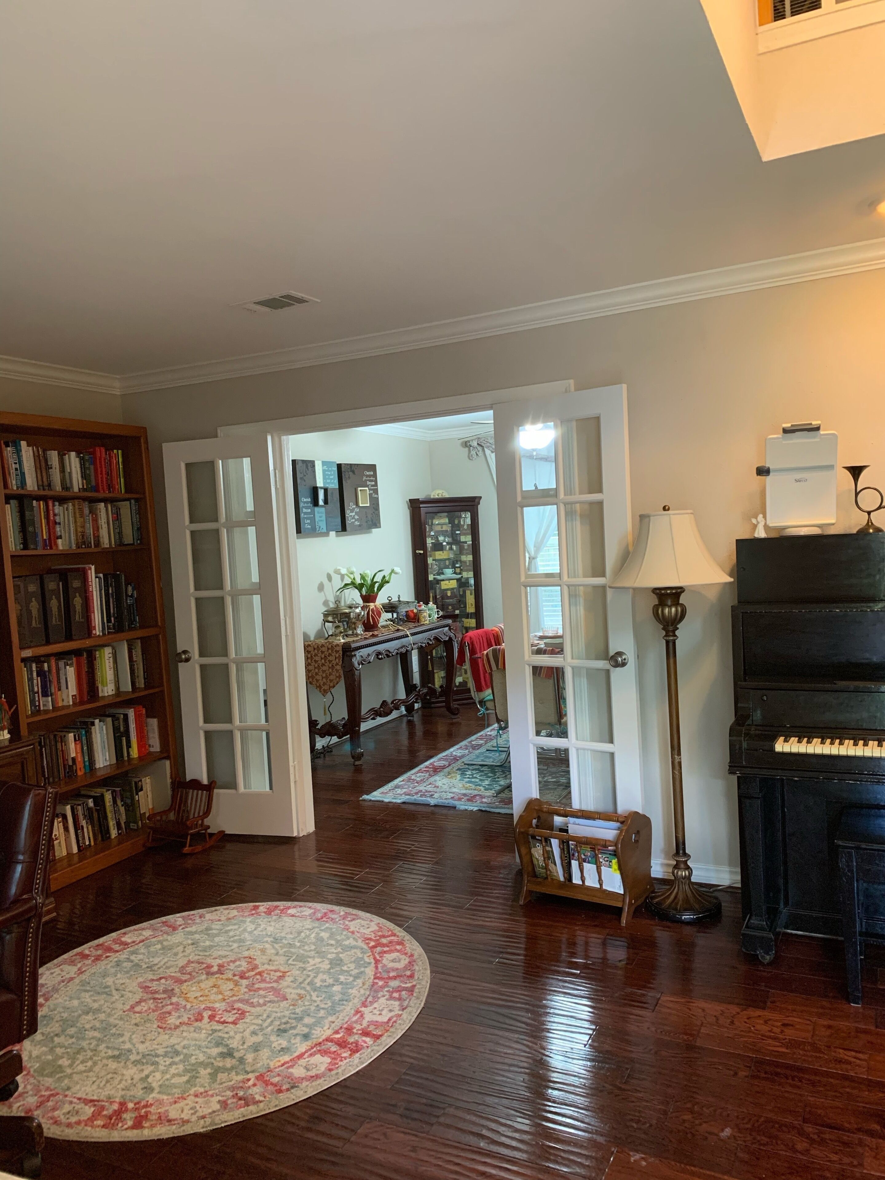 Cozy GetAway Best Fully Furnished Home with huge backyard 