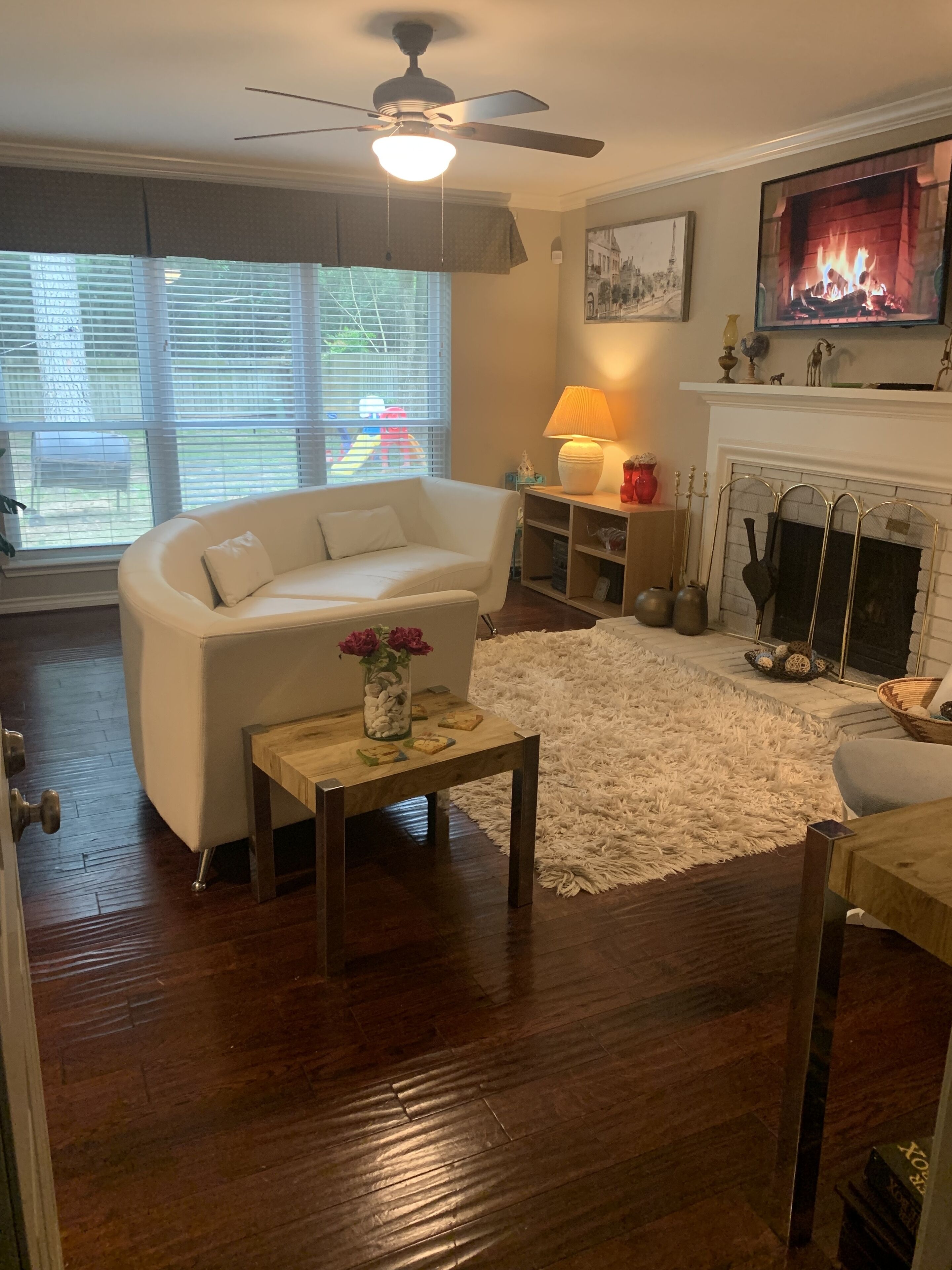 Cozy GetAway Best Fully Furnished Home with huge backyard 