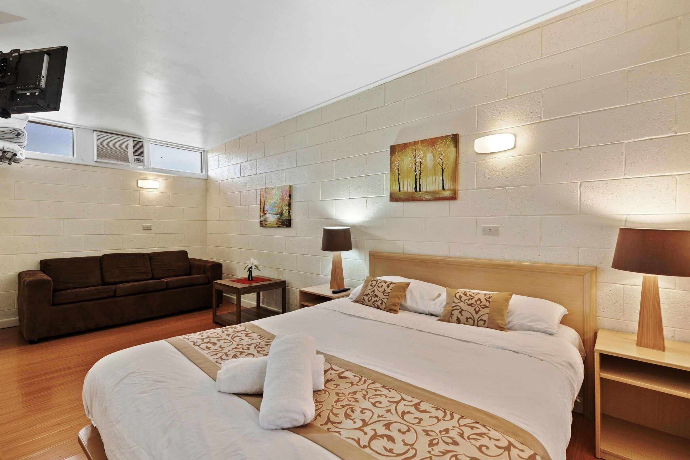 Classic Country Motel Room near Murray, Pet Friendly