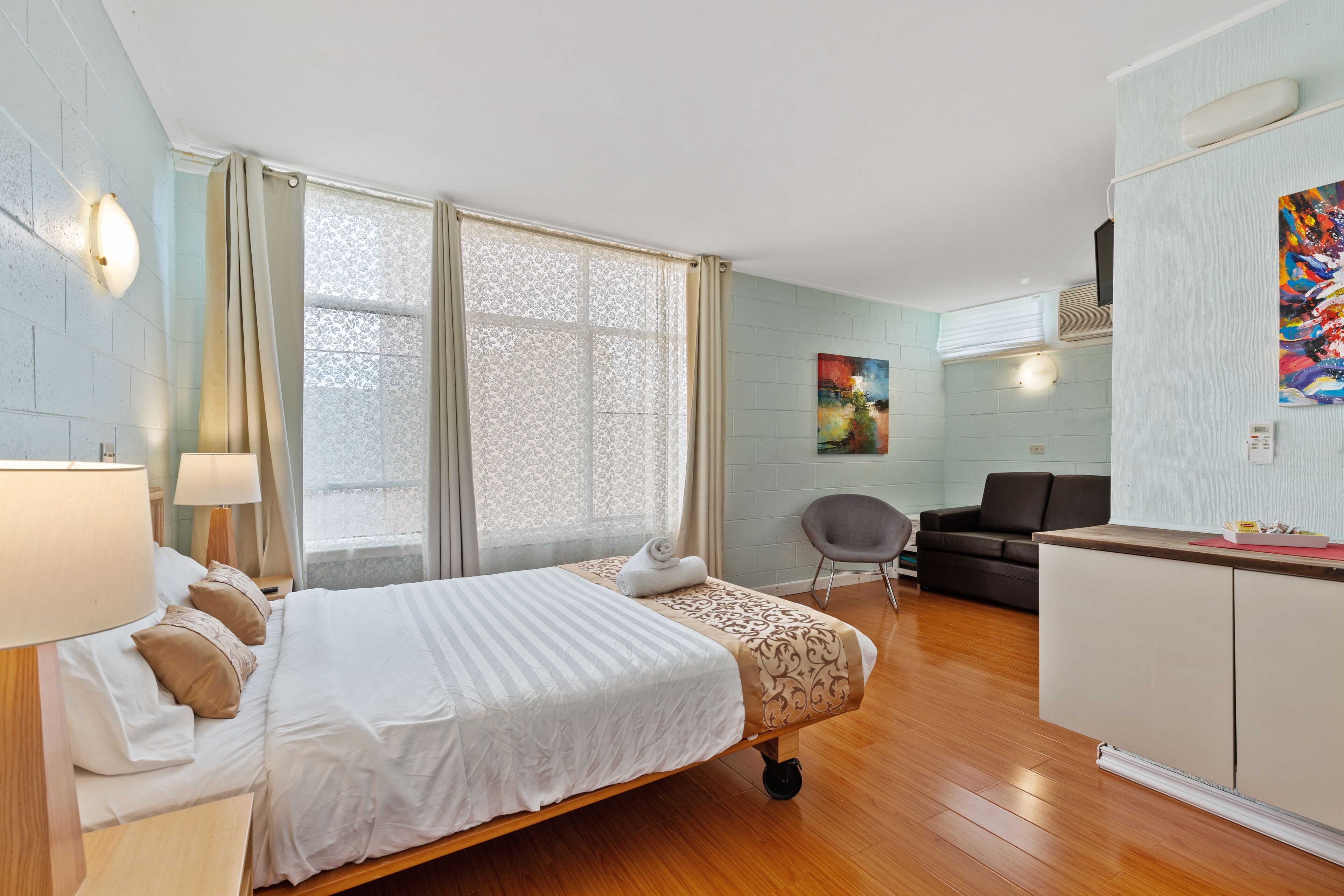 Gazebo Motor Inn Room 10 - Clean Rooms with Private Bath Near Murray